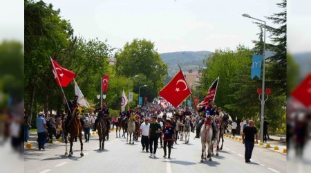 Trkiye'nin drt bir yanndan gelen Yrkler St'te bulutu