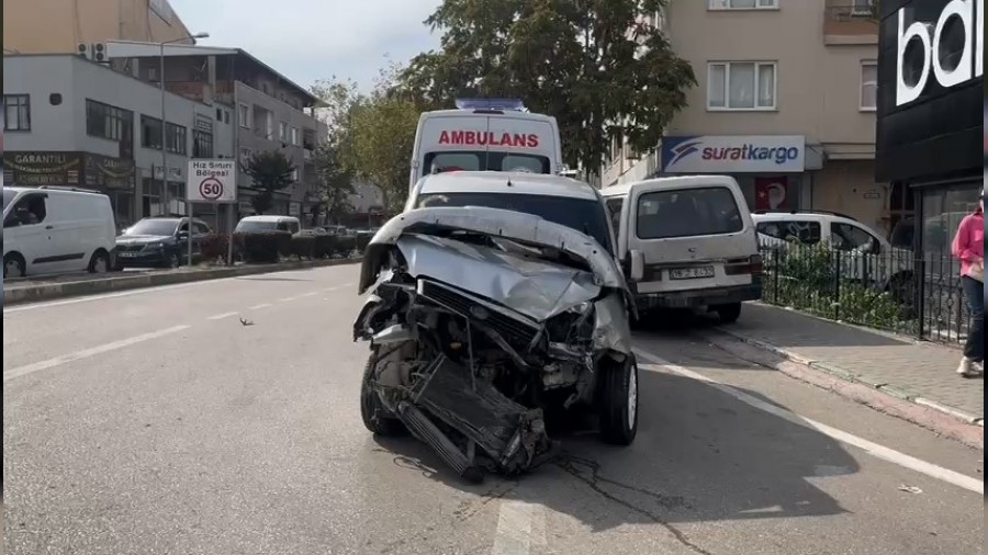 Hasta tayan ambulans otomobil ile kafa kafaya arpt