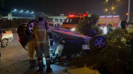 Bursa'da feci kaza: nce aalar ykt, sonra takla atarak kar seride utu