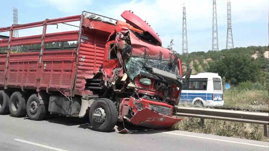 Bursa'da kamyon ile arpan tr arampole utu