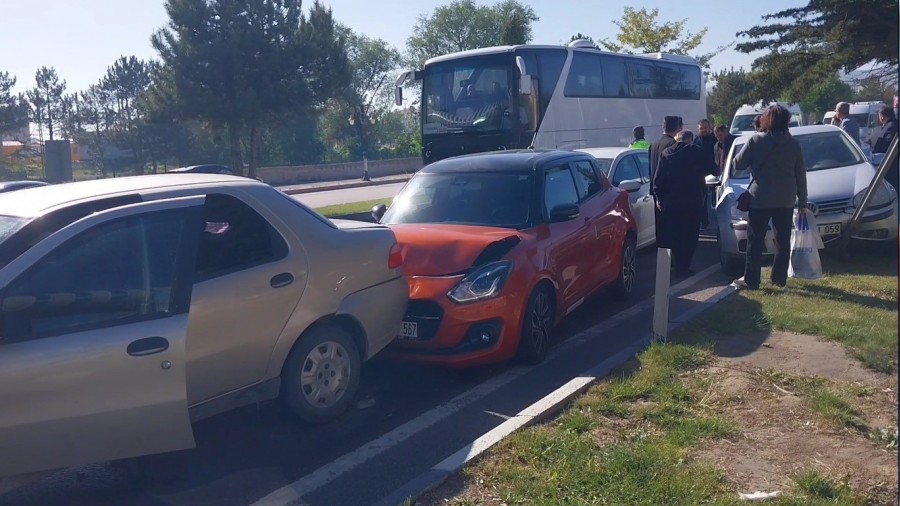 Ktahya'da 9 aracn kart zincirleme trafik kazas: 1 yaral