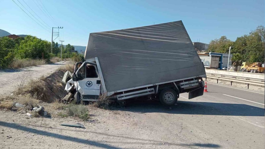 Bilecik'te meydana gelen trafik kazasnda 1'i ar 2 kii yaraland