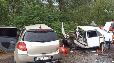 Bursa'da kayganlaan yolda trafik kazas: 1 l, 3 yaral