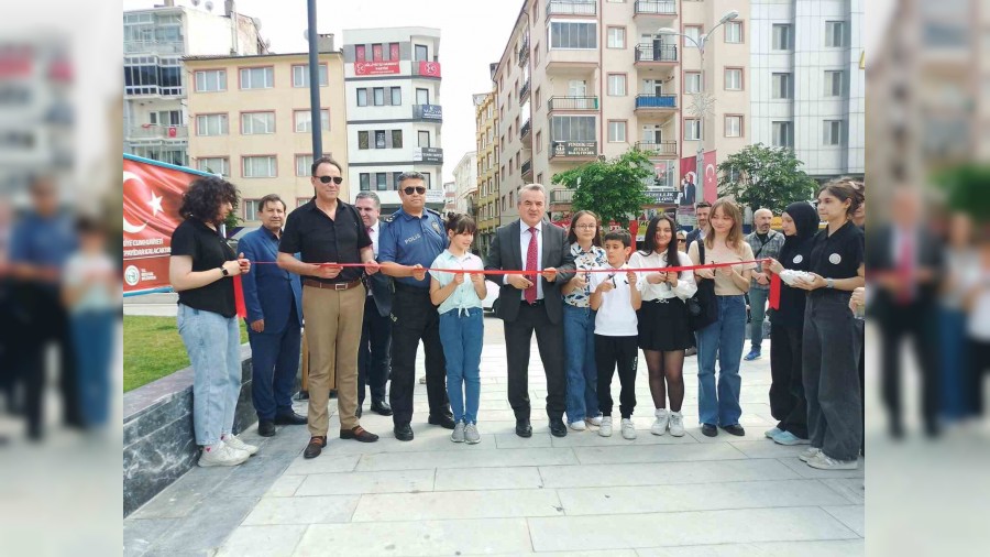 Bozyk'te "ocuklarn Gznden Hayat" temal karma resim sergisi ald