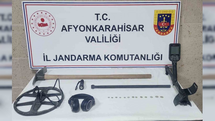 Kamaya alan ahs sikke ve define arama aralaryla yakaland