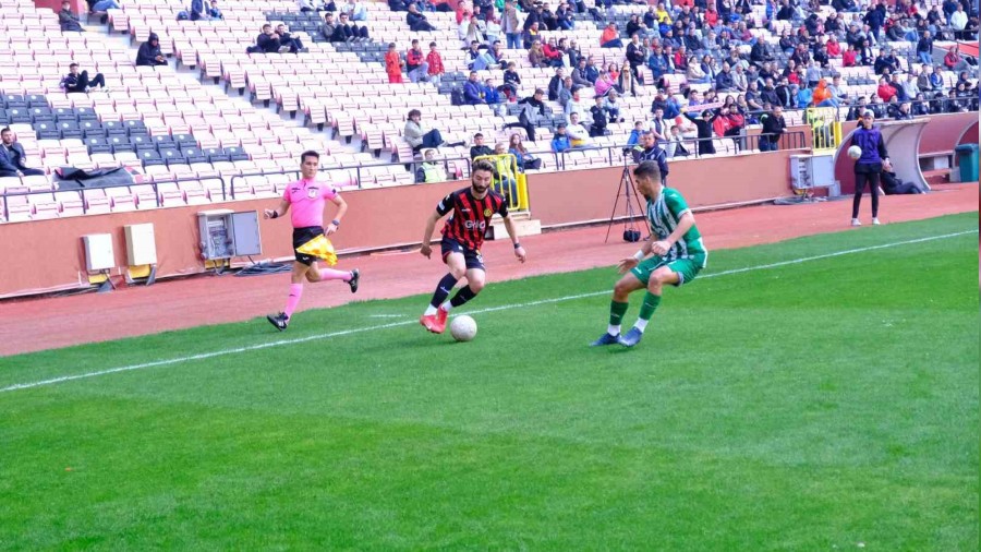 Eskiehirspor evindeki son manda 4-1'lik skorla galip geldi